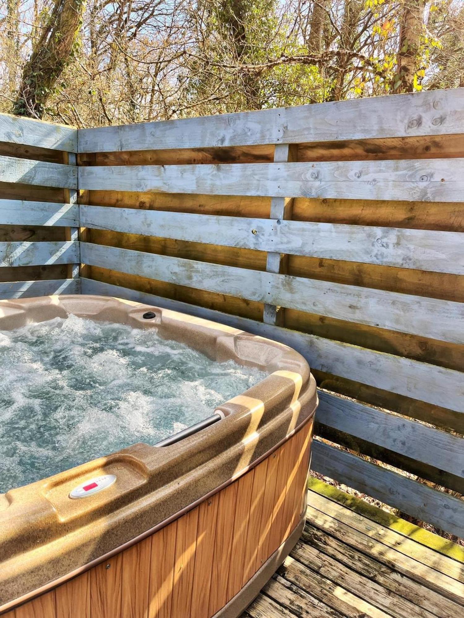 Wren 8-Hot Tub-Woodland Lodges-St Clears-Carmarthen-Tenby Exterior photo