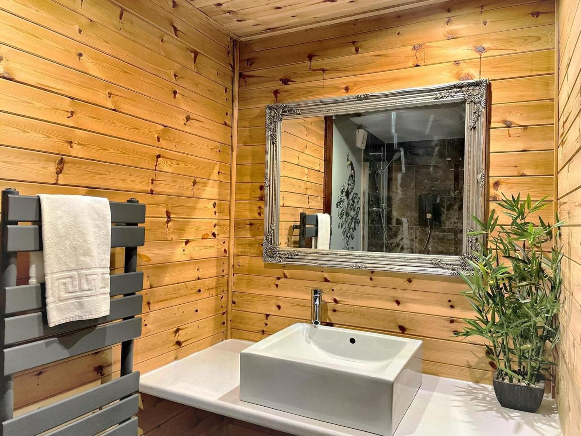 Wren 8-Hot Tub-Woodland Lodges-St Clears-Carmarthen-Tenby Exterior photo